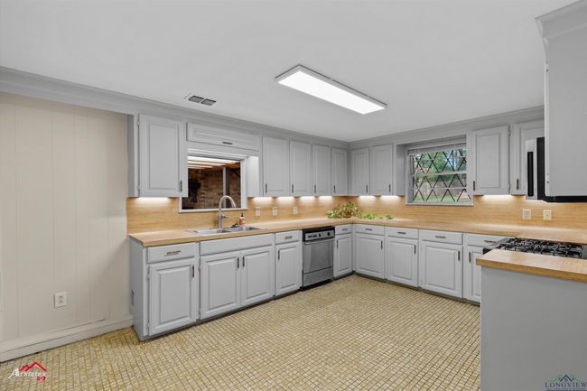 216 W Pliler Precise Rd, House other with 4 bedrooms, 3 bathrooms and null parking in Longview TX | Image 20