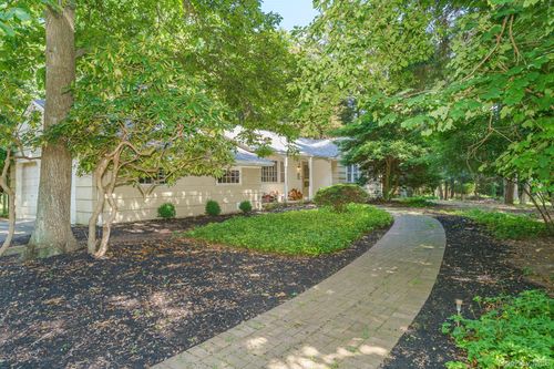 16 Landing Meadow Rd, Smithtown, NY, 11787-1153 | Card Image