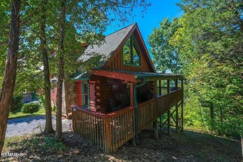929 Buck Way, Sevierville, TN, 37876-2802 | Card Image