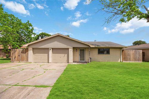 2814 6th Ave N, Texas City, TX, 77590-6910 | Card Image