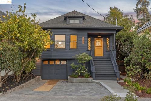 737 61st St, Oakland, CA, 94609-1207 | Card Image