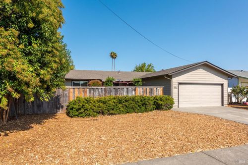 746 Bernadette Ave, Rohnert Park, CA, 94928-3803 | Card Image