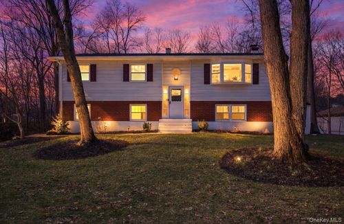 24 Montfort Rd, Wappingers Falls, NY, 12590-3524 | Card Image