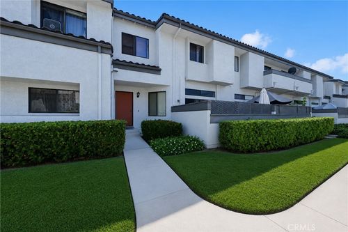 32 Brownfield Ln, Pomona, CA, 91766-6637 | Card Image