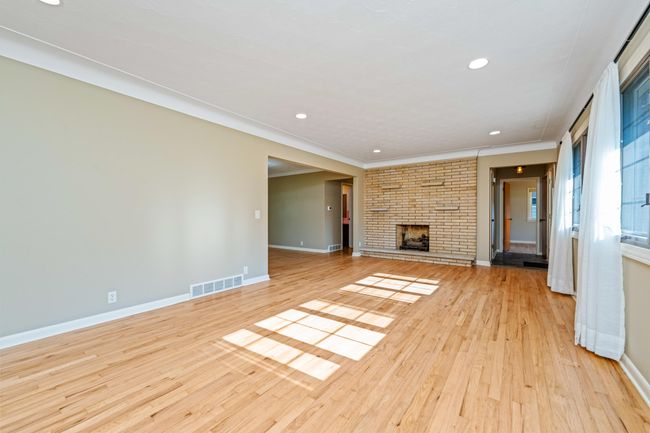 811 Thomas St, House other with 3 bedrooms, 2 bathrooms and null parking in Plainwell MI | Image 6
