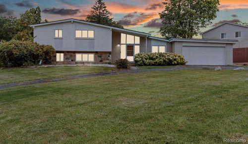 5590 Pembury, West Bloomfield, MI, 48322-4011 | Card Image