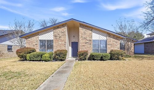2621 Summertree Dr, Carrollton, TX, 75006-2702 | Card Image