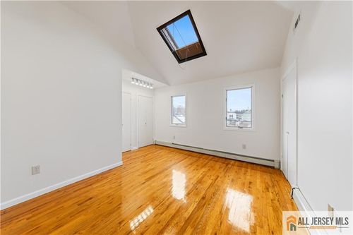 1 Stanton St, South River, NJ, 08882-1626 | Card Image