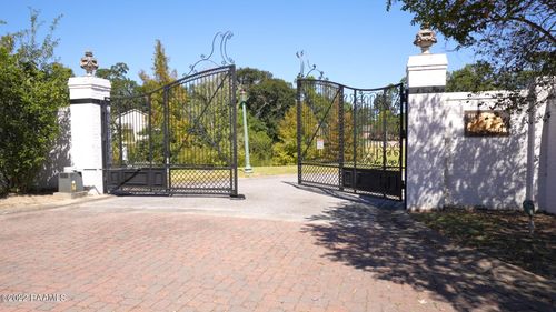 101 Park Ridge Ln, Lafayette, LA, 70503-3000 | Card Image