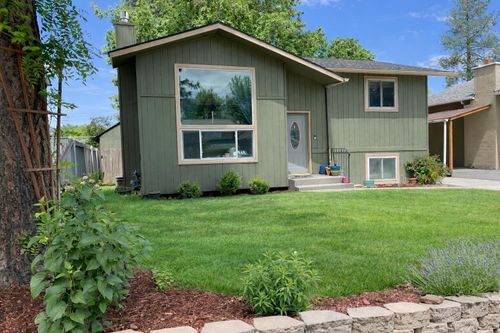 4237 E 26th Ave, Spokane, WA, 99223-5623 | Card Image