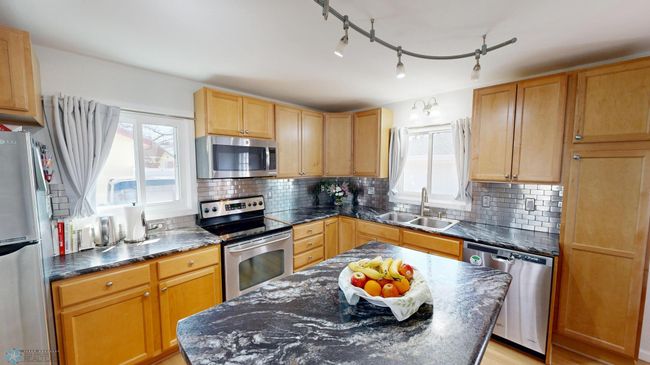 Kitchen with Center Island | Image 7