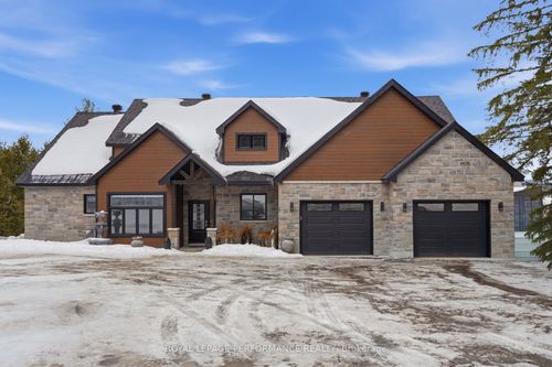 573 Bay Rd, Alfred, ON, K0B1A0 | Card Image