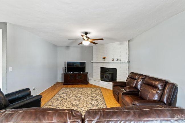 1125 Rose Ave, House other with 3 bedrooms, 2 bathrooms and null parking in Shafter CA | Image 7