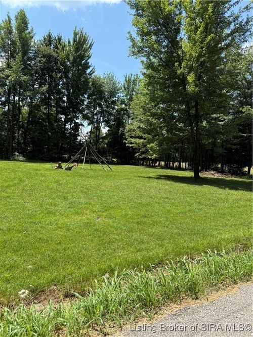 1905 W Tate St, Commiskey, IN, 47227-9415 | Card Image