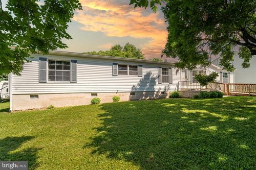 328 Chestnut St, BAINBRIDGE, PA, 17502-9313 | Card Image