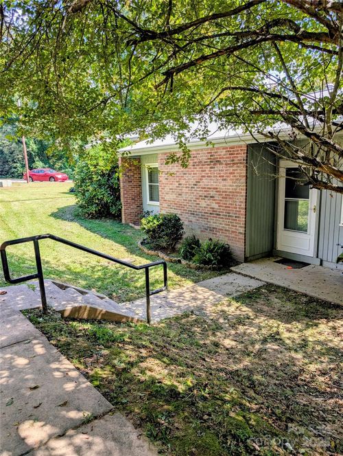 65 Eastview Ave, Asheville, NC, 28803-2322 | Card Image