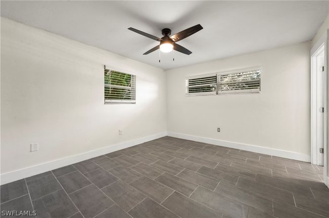Empty room with ceiling fan | Image 27
