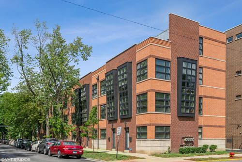 7209 N Oakley Ave, Chicago, IL, 60645-1801 | Card Image