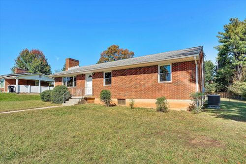 4403 Fontaine Dr, Roanoke, VA, 24018-2912 | Card Image