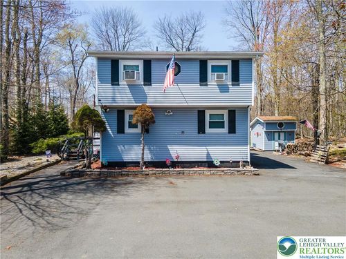 945 Country Place Dr, Tobyhanna, PA, 18466-7952 | Card Image