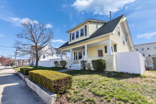 237 Jewett St, Manchester, NH, 03103-2822 | Card Image