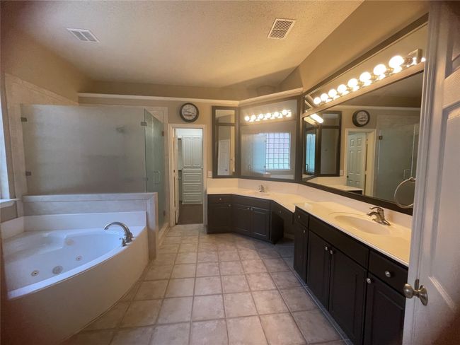 9506 Windy Hollow Dr, House other with 4 bedrooms, 3 bathrooms and null parking in Irving TX | Image 15