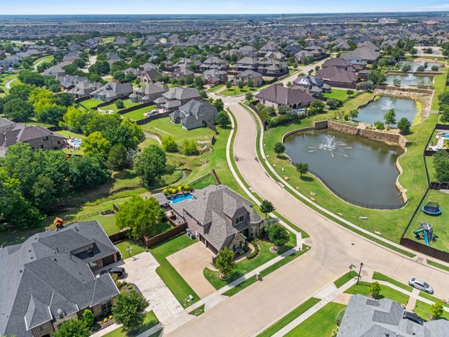 Perfect corner lot with views on the entire north side of the ponds! | Image 40