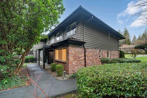 1109-235 Keith Rd, West Vancouver, BC, V7T1L5 | Card Image