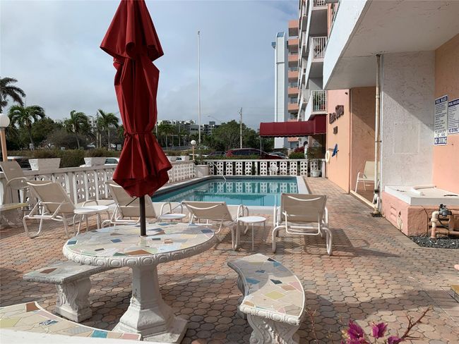 803 - 3201 Ne 14th Street Cswy, Condo with 1 bedrooms, 1 bathrooms and null parking in Pompano Beach FL | Image 2