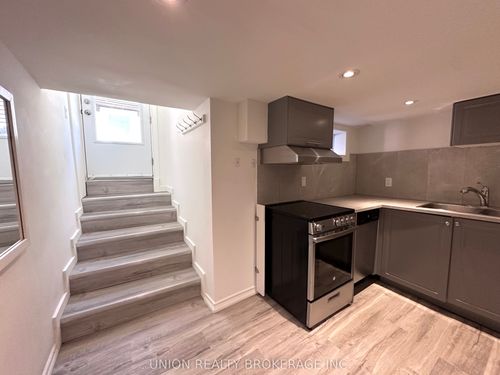 33 Harris Ave, Toronto, ON, M4C1P3 | Card Image