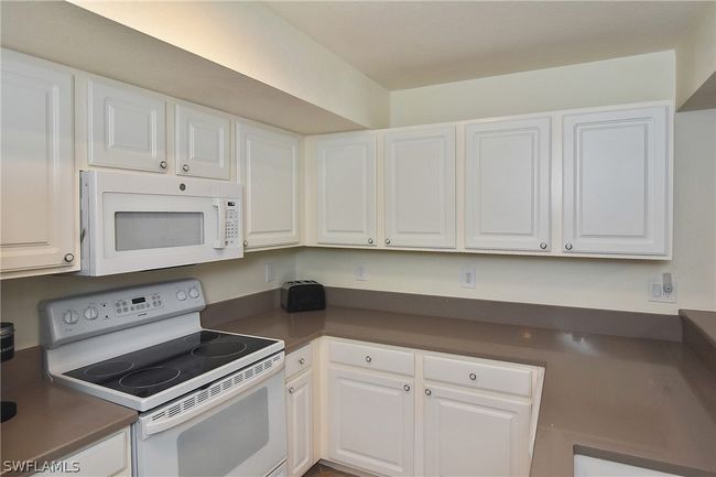 215 - 4113 Residence Drive, Condo with 3 bedrooms, 2 bathrooms and null parking in Fort Myers FL | Image 9
