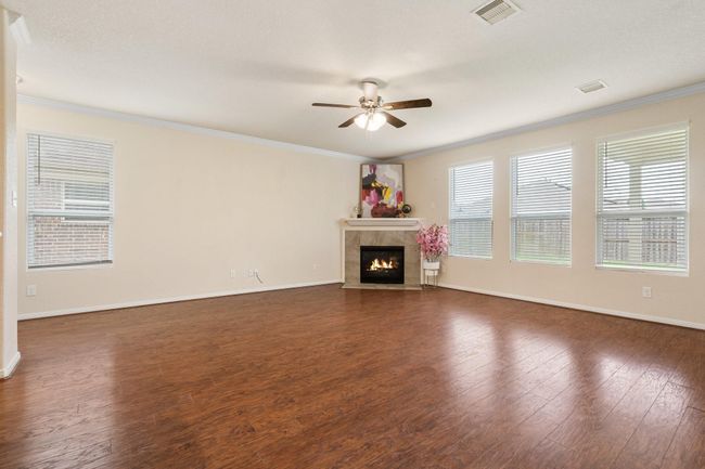 spacious living room | Image 6