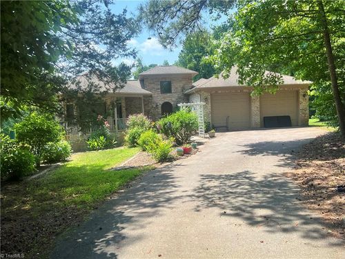 3093 Autumn Acres Ln, Trinity, NC, 27370-9301 | Card Image
