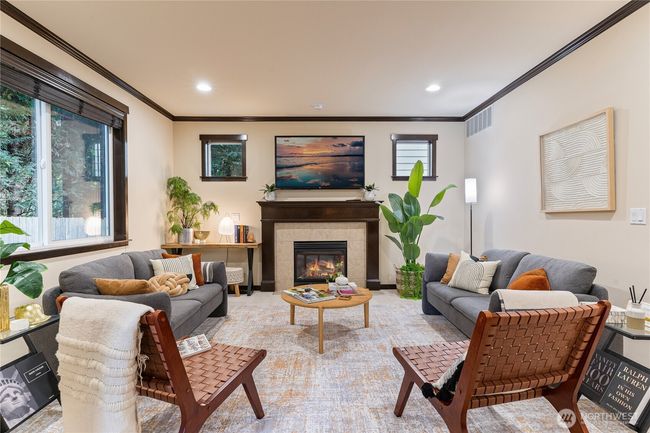 Family Room | Image 11