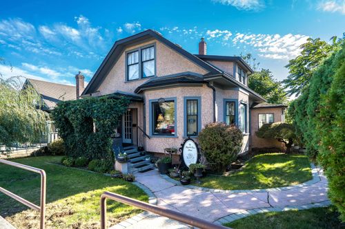 {{alt}} | Card Image