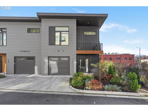 147 Shelton Mcmurphey Blvd, Eugene, OR, 97401-4935 | Card Image