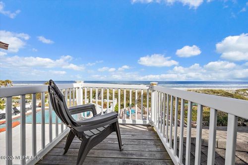 517 Beach Ave, Atlantic Beach, FL, 32233-5323 | Card Image