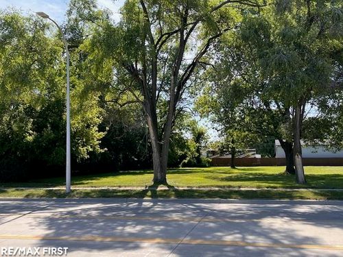 32233 Beaconsfield St, Roseville, MI, 48066-1137 | Card Image