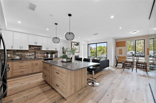 11860 S Flower St, Burbank, CA, 91502 | Card Image