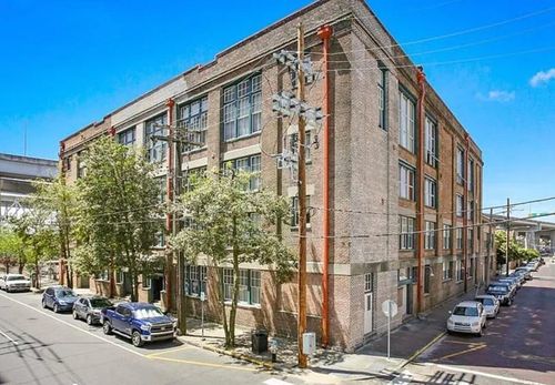apt-405-1111 S Peters St, New Orleans, LA, 70130-1711 | Card Image