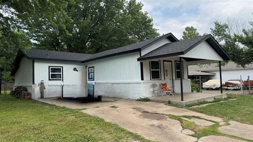 1224 E Broadway St, Cushing, OK, 74023-3612 | Card Image