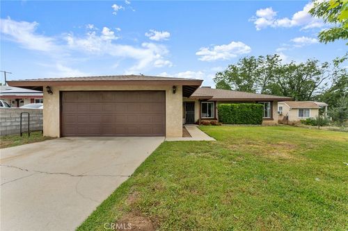 11036 Sandra Dr, Cherry Valley, CA, 92223-5570 | Card Image