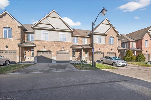 70-515 Winston Rd, Grimsby, ON, L3M0C8 | Card Image