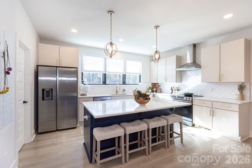 3538 Saker Ln, Charlotte, NC, 28211-2695 | Card Image