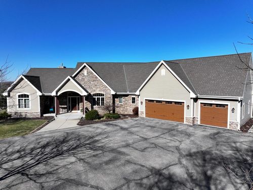 4722 W Oakwood Road, Franklin, WI, 53132 | Card Image