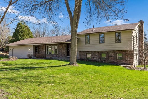 1120 Vagabond Ln N, Plymouth, MN, 55447-2560 | Card Image