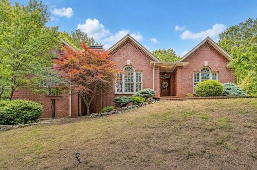 8214 Winterwood Trl, Roanoke, VA, 24018-5717 | Card Image