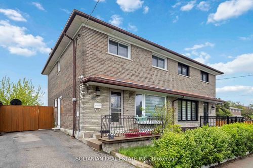 102 Elnathan Cres, North York, ON, M9L2G1 | Card Image
