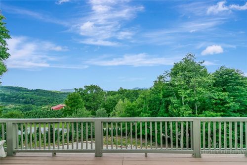 90 Rabbit Hill Lane, Newland, NC, 28657 | Card Image