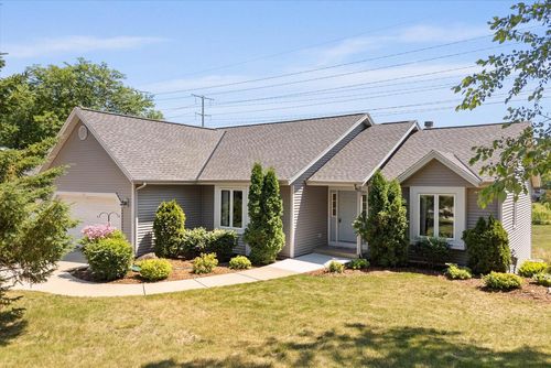 647 W Briarknoll Court, SAUKVILLE, WI, 53080 | Card Image